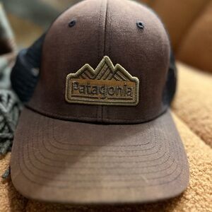 Patagonia Hat brown logo